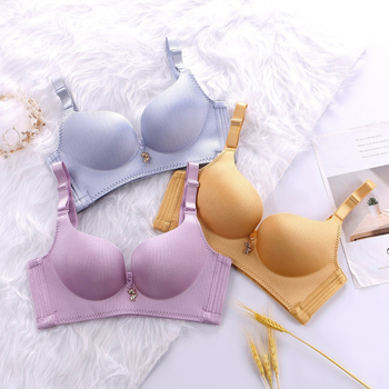 Női push-up melltartó és alsónemű készlet virágos mintával, formázott kosár (felső rész vékony, alsó rész vastag), anyag: nylon elastán bélés, levehető dupla vállpántok, hátul négy sor kapocs