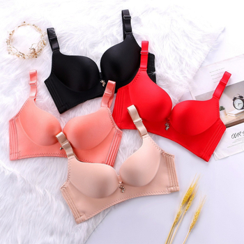 Női push-up melltartó és alsónemű készlet virágos mintával, formázott kosár (felső rész vékony, alsó rész vastag), anyag: nylon elastán bélés, levehető dupla vállpántok, hátul négy sor kapocs