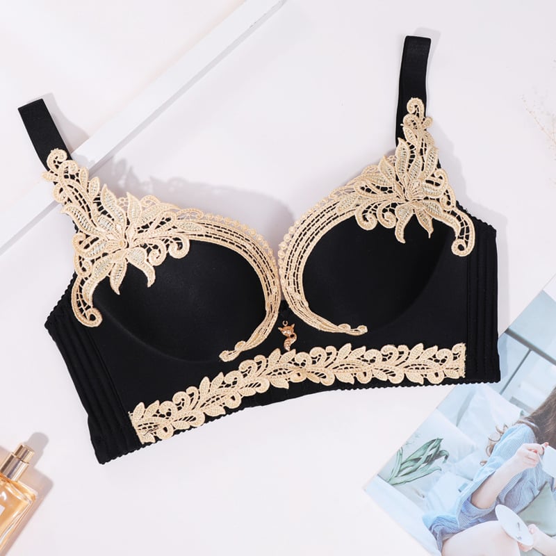 Női push-up melltartó és alsónemű készlet virágos mintával, formázott kosár (felső rész vékony, alsó rész vastag), anyag: nylon elastán bélés, levehető dupla vállpántok, hátul négy sor kapocs