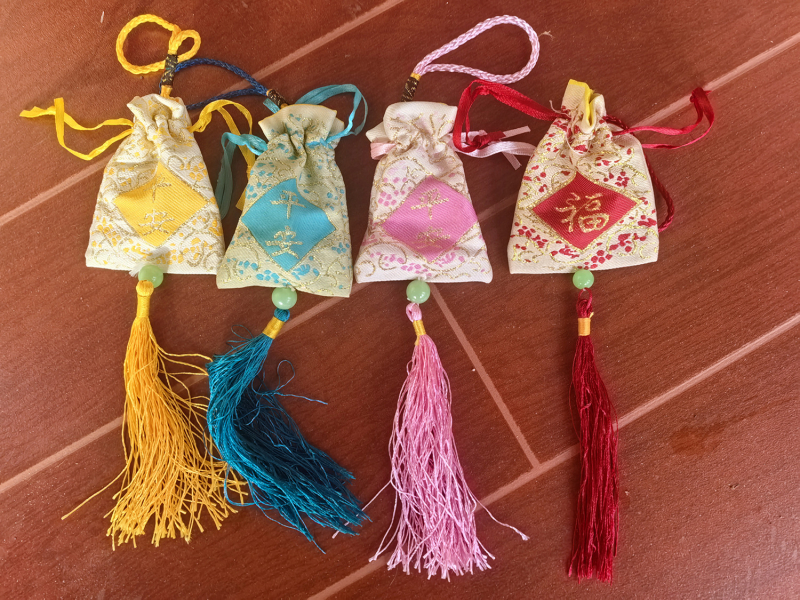 Thuja rokassprādze, rokdarbs, caurspīdīga ar horizontālām svītrām, ar augstu eļļas saturu