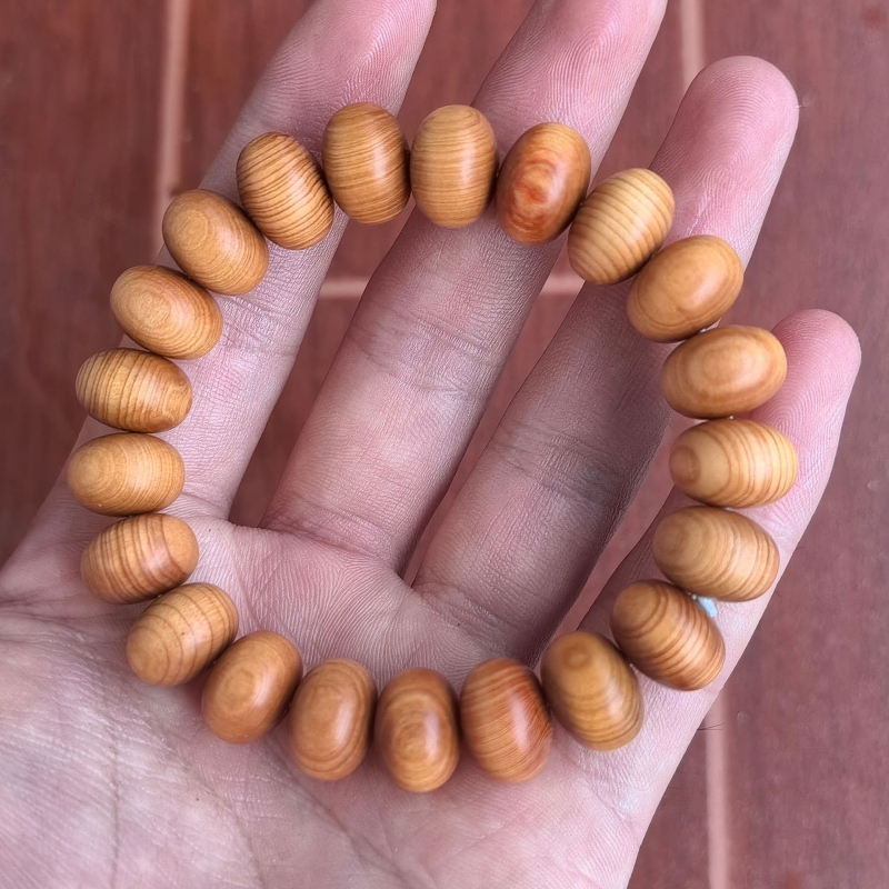 Thuja rokassprādze, rokdarbs, caurspīdīga ar horizontālām svītrām, ar augstu eļļas saturu