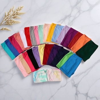 Vaikų šokių šortai iš medvilnės, su aukšta elastinga juosta, siauras kirpimas, vidutinio aukščio juosmuo su guma, švelnus pojūtis, 95% medvilnė