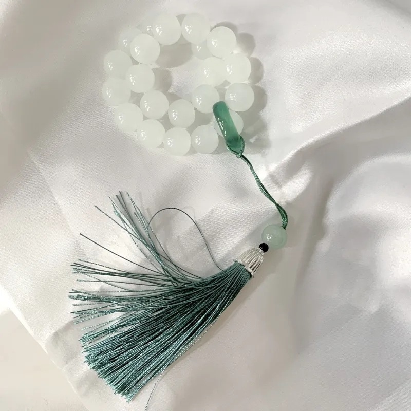 Stikla pērlīšu rokassprādze, rokām darināta, retro stils, pilienveida forma, 27 pērlīšu