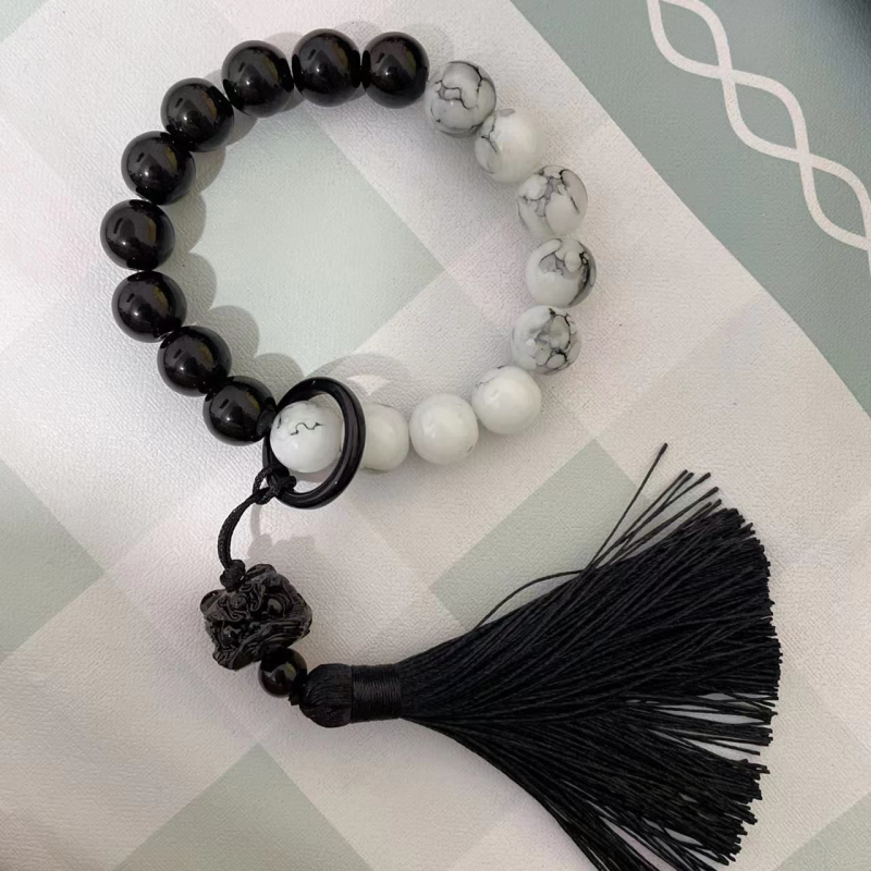 Stikla pērlīšu rokassprādze, rokām darināta, retro stils, pilienveida forma, 27 pērlīšu