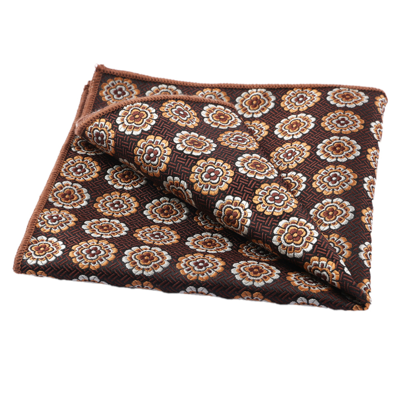 Kišeninis rankšluostis su džakardiniu dryžių raštu, poliesterio gija, laisvas stilius.