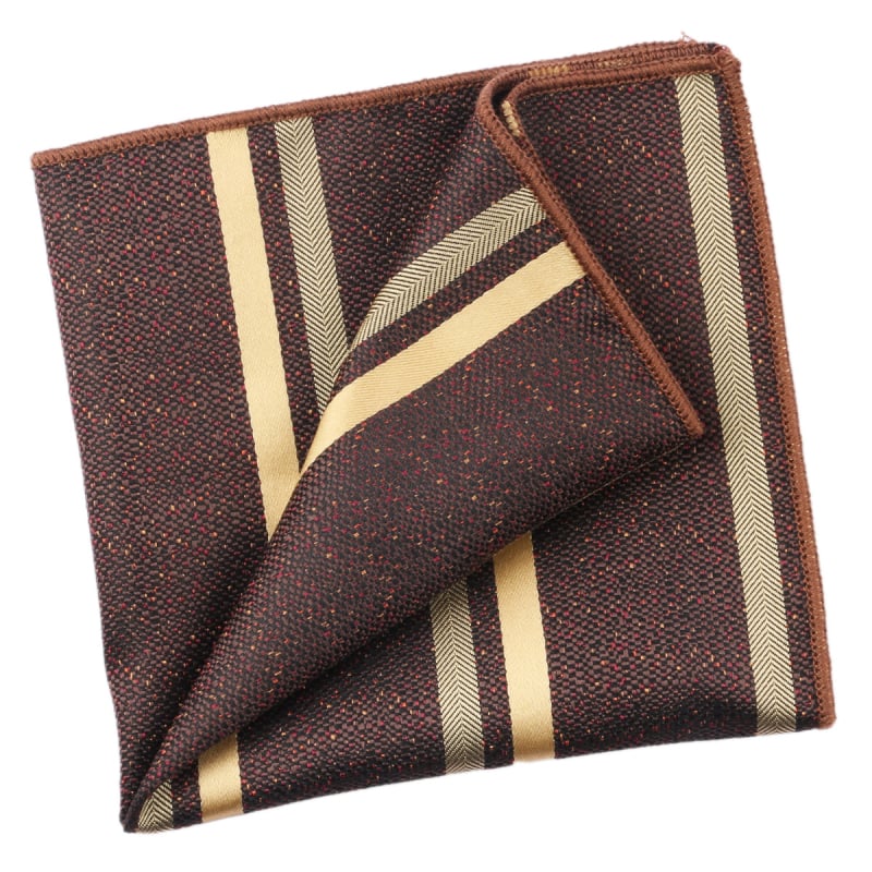 Kišeninis rankšluostis su džakardiniu dryžių raštu, poliesterio gija, laisvas stilius.