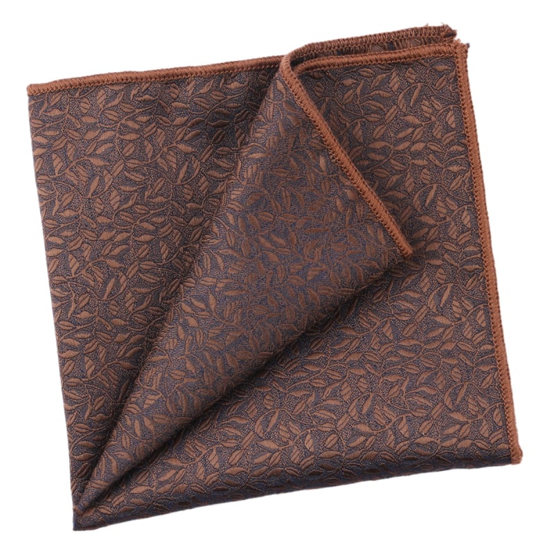 Kišeninis rankšluostis su džakardiniu dryžių raštu, poliesterio gija, laisvas stilius.