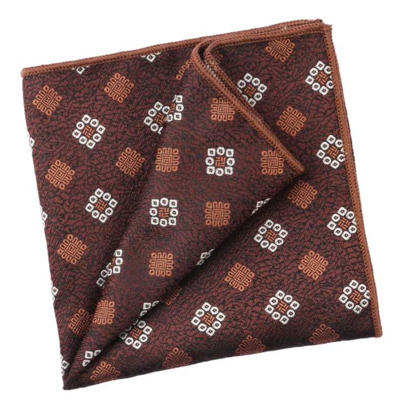 Kišeninis rankšluostis su džakardiniu dryžių raštu, poliesterio gija, laisvas stilius.