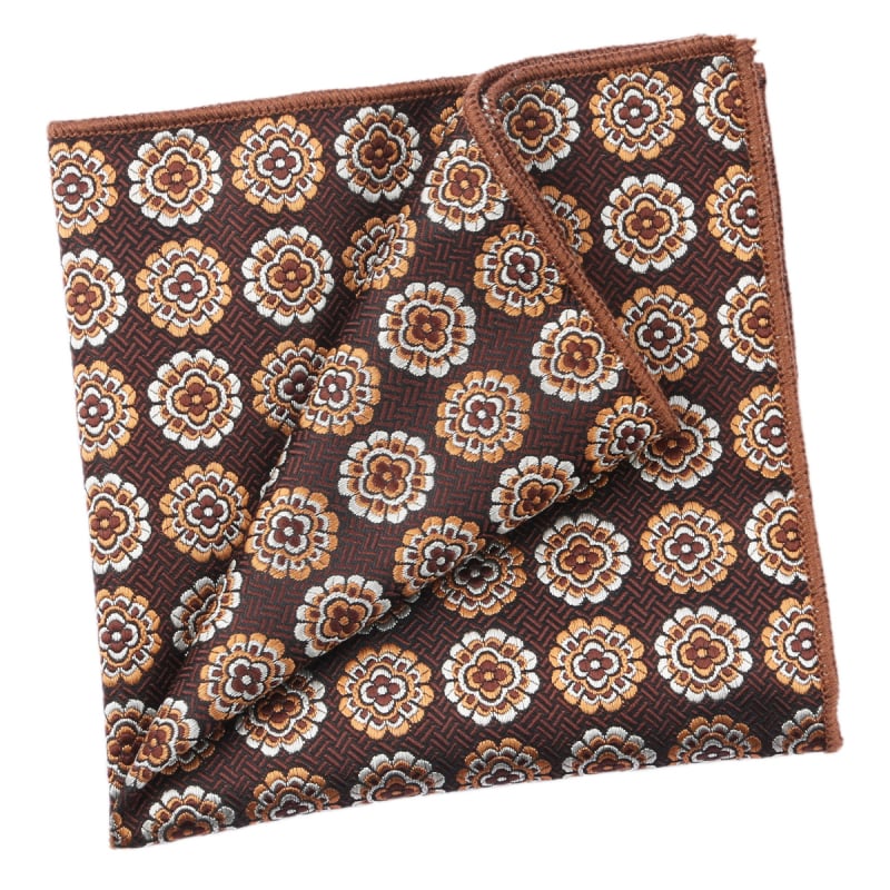 Kišeninis rankšluostis su džakardiniu dryžių raštu, poliesterio gija, laisvas stilius.