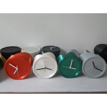 Dekoratív falióra, egyszerű modern stílus; mechanikus működés, elemes, egyoldalas, műanyag ház és számlap, vízálló