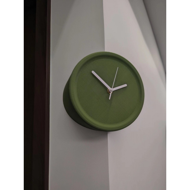 Dekoratív falióra, egyszerű modern stílus; mechanikus működés, elemes, egyoldalas, műanyag ház és számlap, vízálló