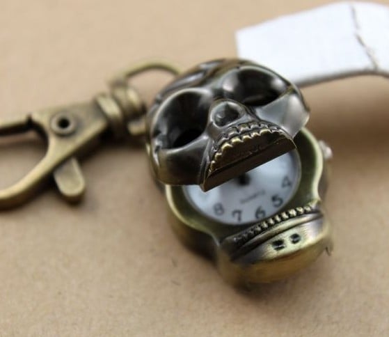 Võtmehoidja koos mini taskukellaga, karikatuurstiilis, kvartsliikumine, metallkorpus, analoogne ekraan, klaas