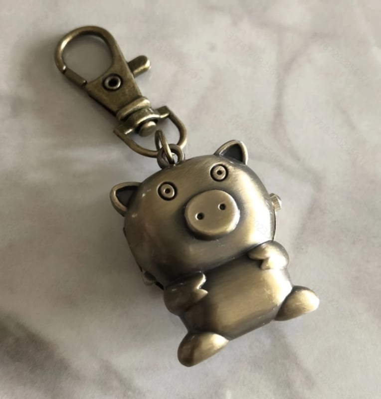 Võtmehoidja koos mini taskukellaga, karikatuurstiilis, kvartsliikumine, metallkorpus, analoogne ekraan, klaas