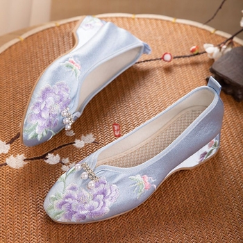 Moteriški audinio bateliai siuvinėti su gėlių motyvu, viršus medvilnė, guma padas, kvadratinis pirštas, žemas kulnas, vasaros modelis