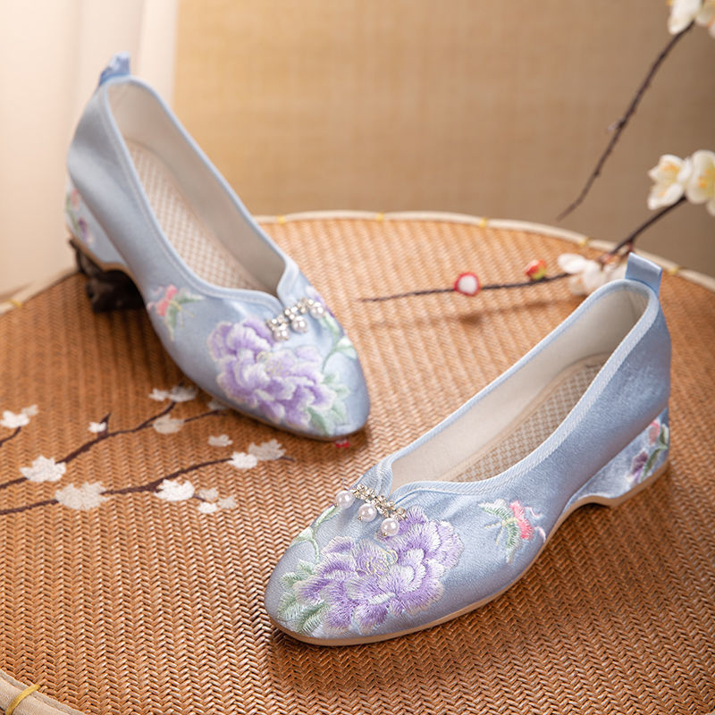 Moteriški audinio bateliai siuvinėti su gėlių motyvu, viršus medvilnė, guma padas, kvadratinis pirštas, žemas kulnas, vasaros modelis