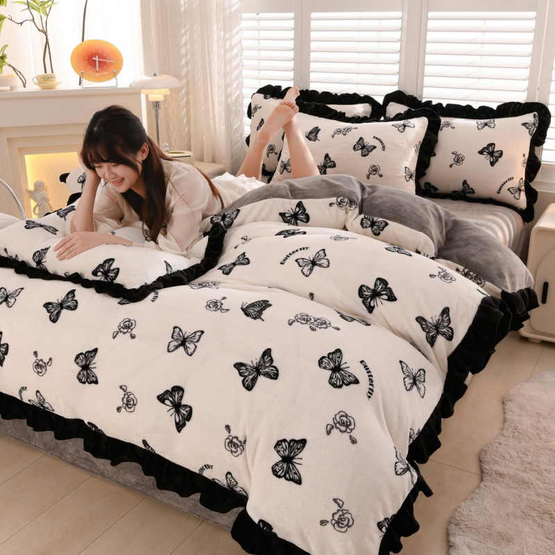 Milk Silk set posteljine s cvjetnim rubom – četiri dijela, reaktivni ispis, sve sezone