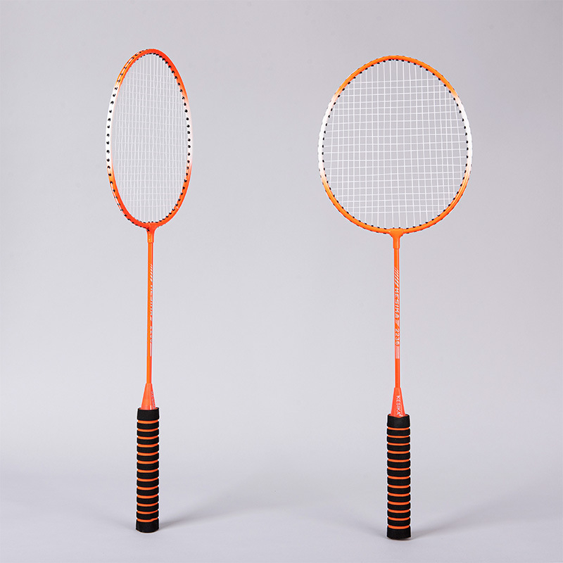 Badmintono raketė, lengva, 95–100 g, korpusas iš geležies lydinio, nailoninės stygos, tiesioginio smūgio dizainas, pritaikymas ir logotipo spausdinimas galimi