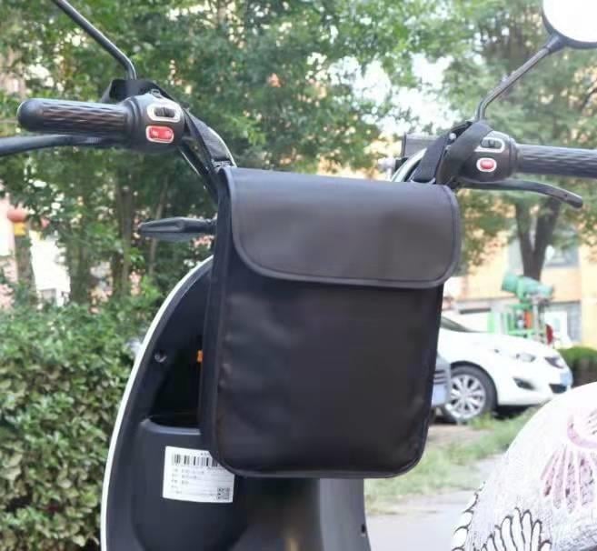 Велосипедна чанта водоустойчива, 3L капацитет, модел 588, платно, предно отделение за съхранение