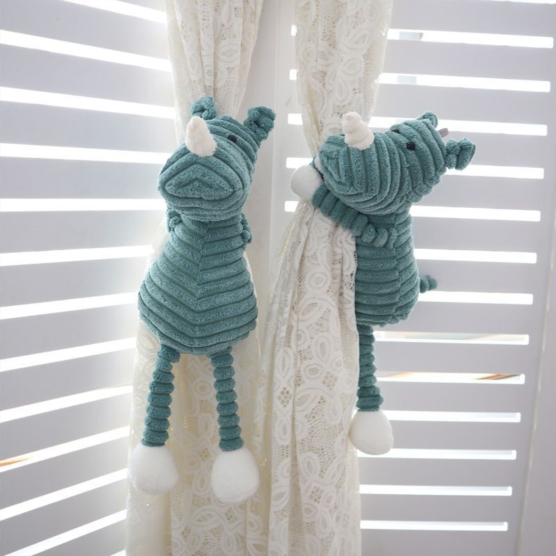 Mediniai užuolaidų raišteliai – dryžuoto miško gyvūnų motyvas, modernus minimalistinis stilius, pora