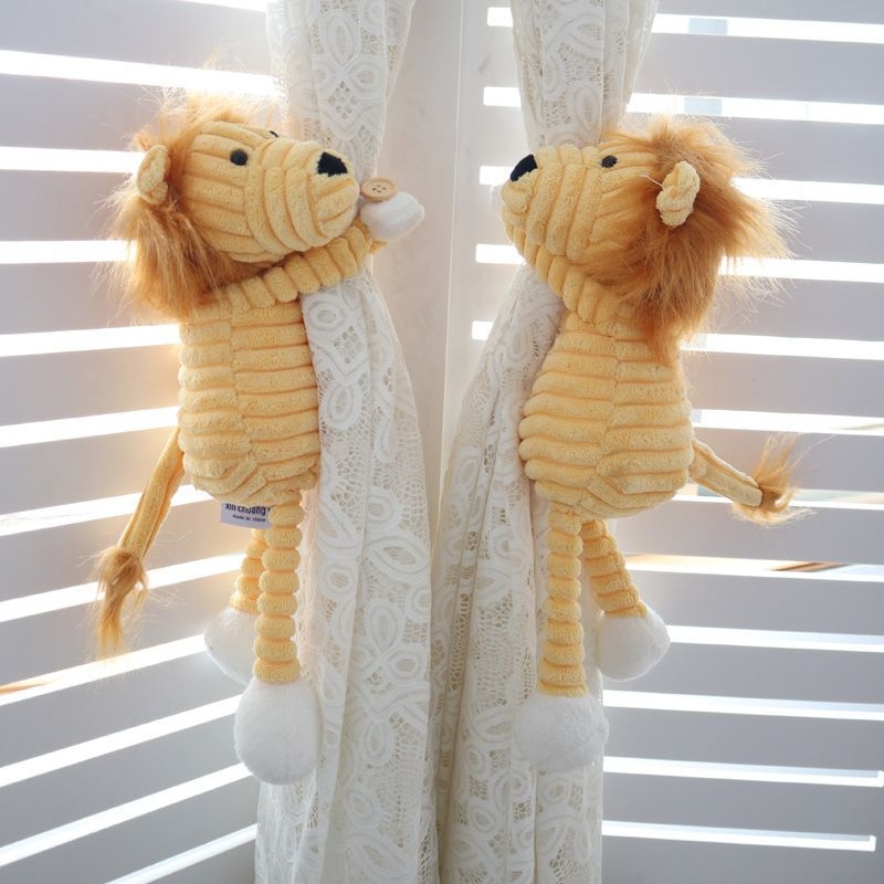 Mediniai užuolaidų raišteliai – dryžuoto miško gyvūnų motyvas, modernus minimalistinis stilius, pora