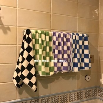 Ručnik za lice od koralnog velura sa šarenim kariranim uzorkom, upija i brzo se suši; Materijal: poliester-pamučna smjesa; Vlakna: 100D; Pleteni: jednostavno tkanje; Težina: ispod 50 g