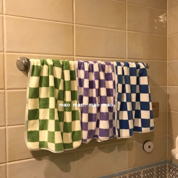 Ručnik za lice od koralnog velura sa šarenim kariranim uzorkom, upija i brzo se suši; Materijal: poliester-pamučna smjesa; Vlakna: 100D; Pleteni: jednostavno tkanje; Težina: ispod 50 g