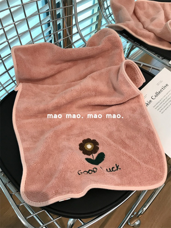 Ručnik za lice od koralnog velura sa šarenim kariranim uzorkom, upija i brzo se suši; Materijal: poliester-pamučna smjesa; Vlakna: 100D; Pleteni: jednostavno tkanje; Težina: ispod 50 g