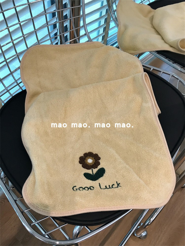 Ručnik za lice od koralnog velura sa šarenim kariranim uzorkom, upija i brzo se suši; Materijal: poliester-pamučna smjesa; Vlakna: 100D; Pleteni: jednostavno tkanje; Težina: ispod 50 g