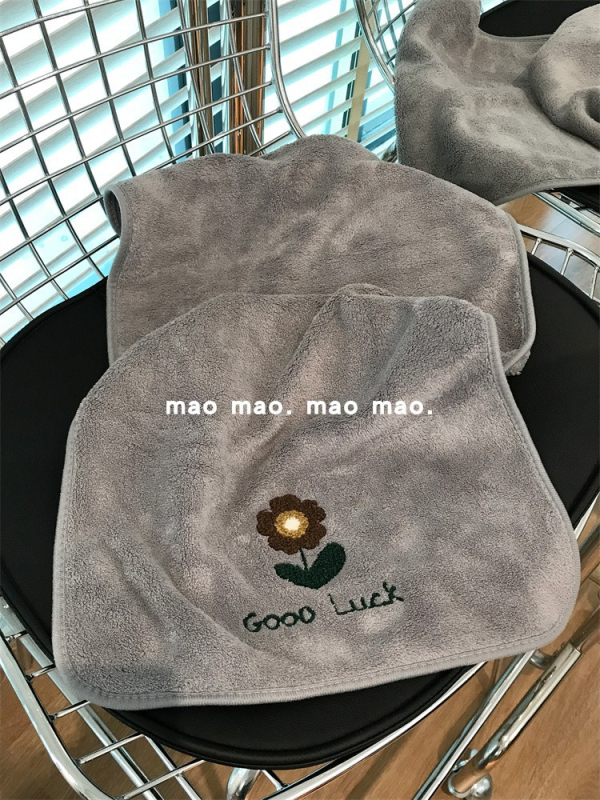 Ručnik za lice od koralnog velura sa šarenim kariranim uzorkom, upija i brzo se suši; Materijal: poliester-pamučna smjesa; Vlakna: 100D; Pleteni: jednostavno tkanje; Težina: ispod 50 g