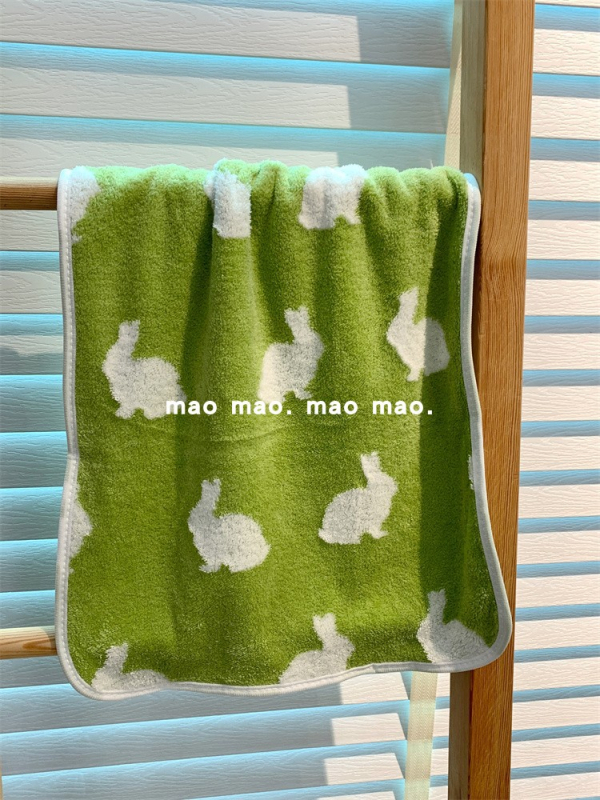 Ručnik za lice od koralnog velura sa šarenim kariranim uzorkom, upija i brzo se suši; Materijal: poliester-pamučna smjesa; Vlakna: 100D; Pleteni: jednostavno tkanje; Težina: ispod 50 g