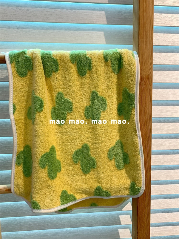 Ručnik za lice od koralnog velura sa šarenim kariranim uzorkom, upija i brzo se suši; Materijal: poliester-pamučna smjesa; Vlakna: 100D; Pleteni: jednostavno tkanje; Težina: ispod 50 g