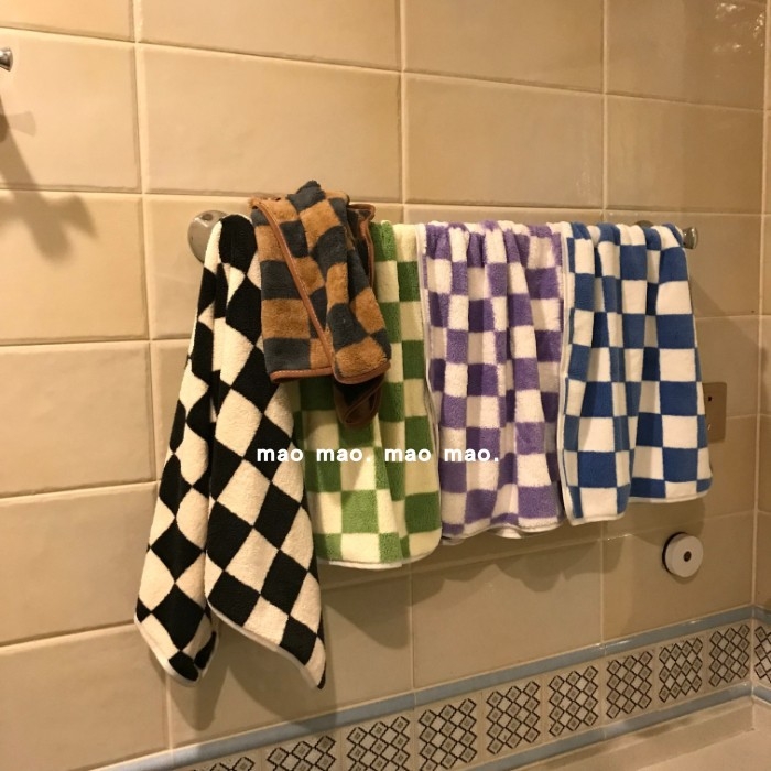 Ručnik za lice od koralnog velura sa šarenim kariranim uzorkom, upija i brzo se suši; Materijal: poliester-pamučna smjesa; Vlakna: 100D; Pleteni: jednostavno tkanje; Težina: ispod 50 g