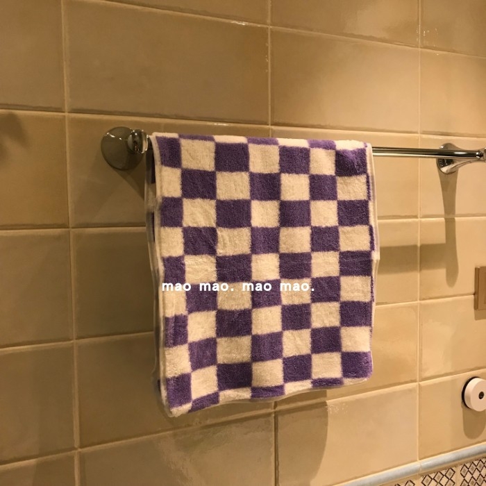 Ručnik za lice od koralnog velura sa šarenim kariranim uzorkom, upija i brzo se suši; Materijal: poliester-pamučna smjesa; Vlakna: 100D; Pleteni: jednostavno tkanje; Težina: ispod 50 g