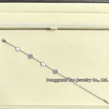 Гривна с четирилистна детелина от титаново стомано, циркон, унисекс, модерен стил, пролет 2025