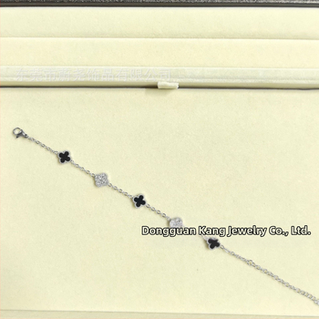 Гривна с четирилистна детелина от титаново стомано, циркон, унисекс, модерен стил, пролет 2025