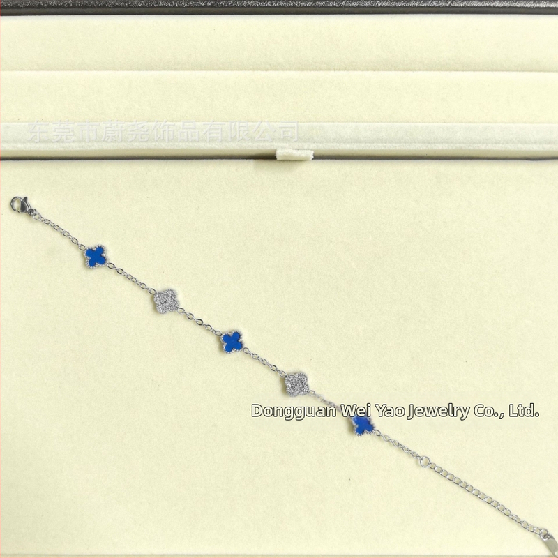 Гривна с четирилистна детелина от титаново стомано, циркон, унисекс, модерен стил, пролет 2025