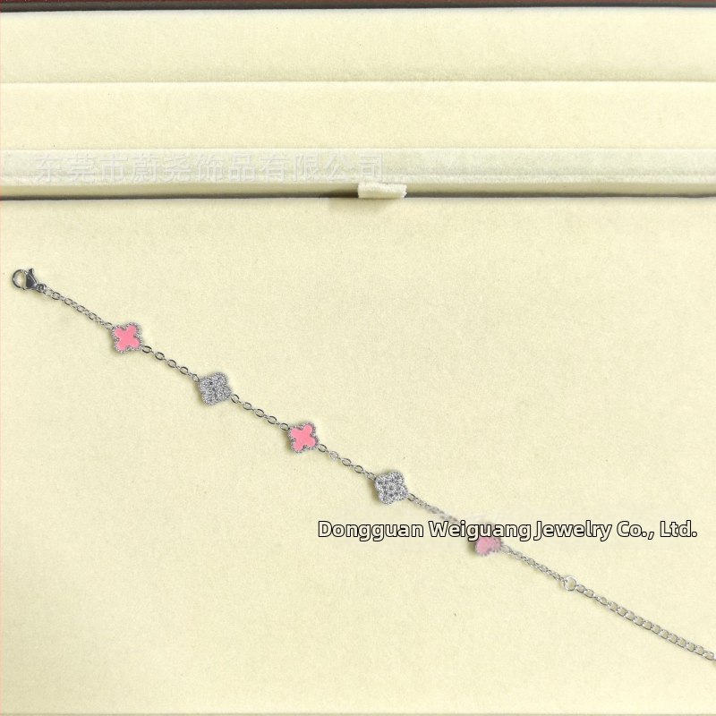 Гривна с четирилистна детелина от титаново стомано, циркон, унисекс, модерен стил, пролет 2025