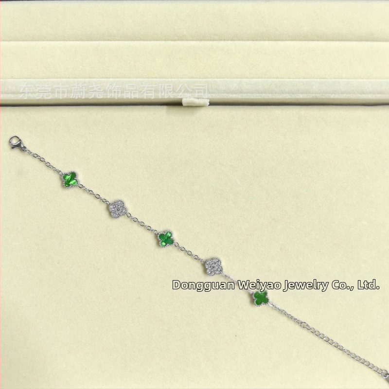 Гривна с четирилистна детелина от титаново стомано, циркон, унисекс, модерен стил, пролет 2025