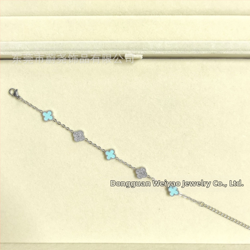 Гривна с четирилистна детелина от титаново стомано, циркон, унисекс, модерен стил, пролет 2025