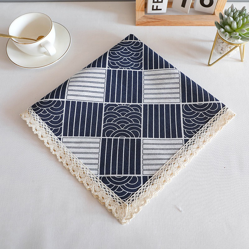 Tolmukaitse pesumasina ja külmkapi ülemisele pinnale – siidist lillemustriga kate