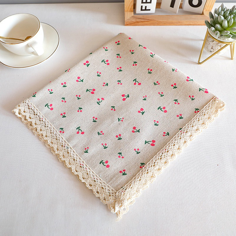 Tolmukaitse pesumasina ja külmkapi ülemisele pinnale – siidist lillemustriga kate