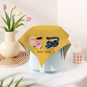 Karikatuuristiililine tolmukate kodumas kodastes | polüestri kiud | XDRD151 | elutuba, söögituba, kaubandusruumid, muud