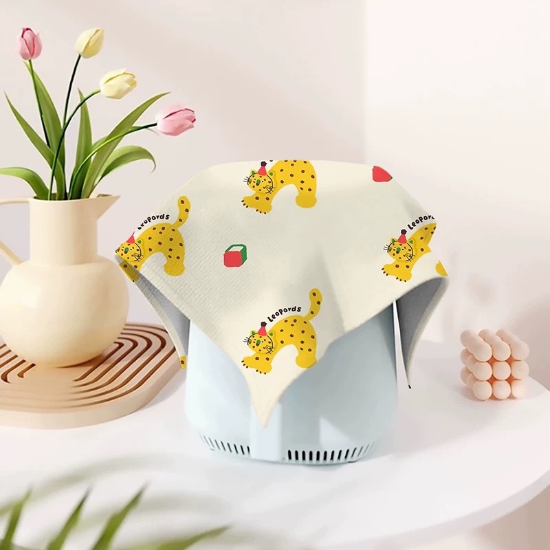 Karikatuuristiililine tolmukate kodumas kodastes | polüestri kiud | XDRD151 | elutuba, söögituba, kaubandusruumid, muud