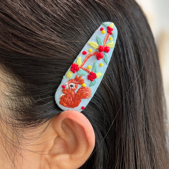 Etno stila krustdūruma komplekts matu spraudnim ūdens piliena formā ar ziedu motīvu