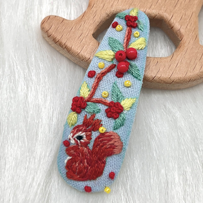 Etno stila krustdūruma komplekts matu spraudnim ūdens piliena formā ar ziedu motīvu