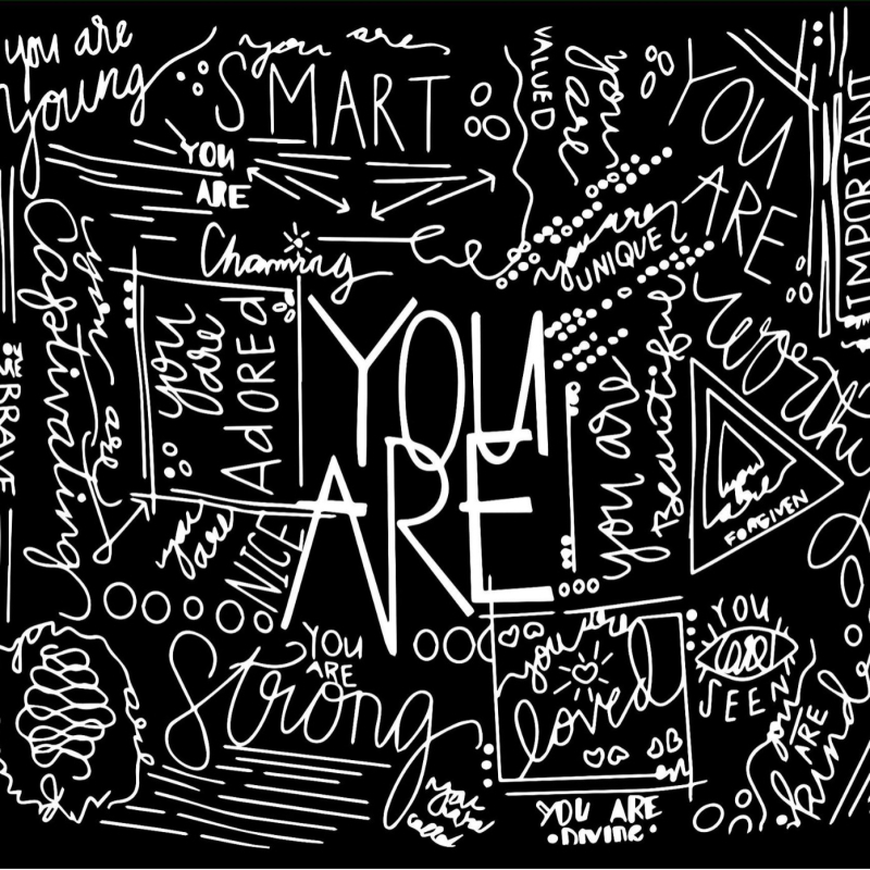 Japán stílusú falikárpit lányos illusztrációval – modern minimalista stílus, poliészter anyag, digitális hőtranszfer nyomtatás, téglalap alakú, testreszabható, alkalmas hálószobára, tanulószobára, gyerekszobára