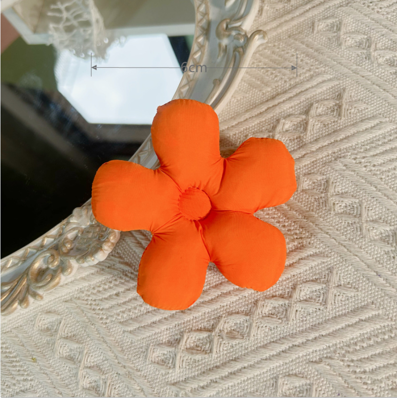 Textil kiegészítők: ötpetálos virág textilből, pamut töltettel — DIY brooch gyerekruhákhoz, származás: Jinhua, 2023 tavasz