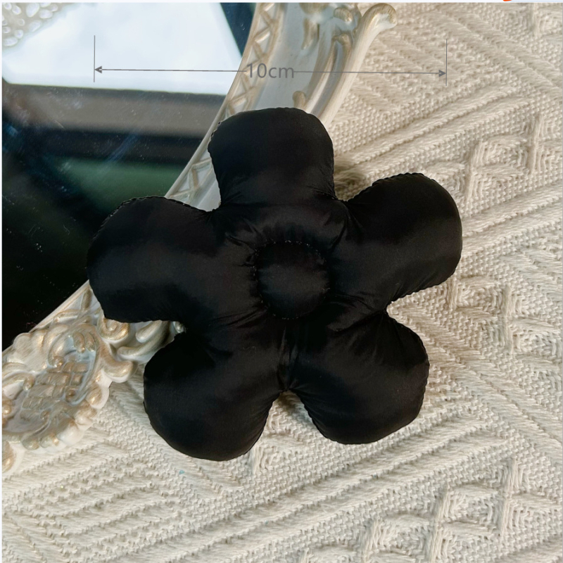 Textil kiegészítők: ötpetálos virág textilből, pamut töltettel — DIY brooch gyerekruhákhoz, származás: Jinhua, 2023 tavasz