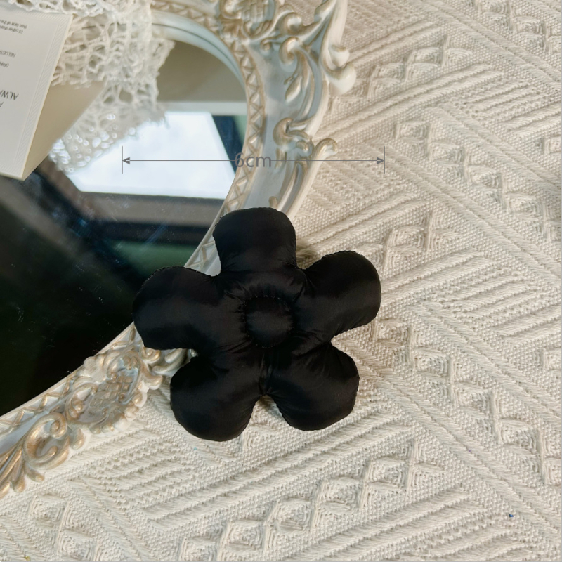 Textil kiegészítők: ötpetálos virág textilből, pamut töltettel — DIY brooch gyerekruhákhoz, származás: Jinhua, 2023 tavasz