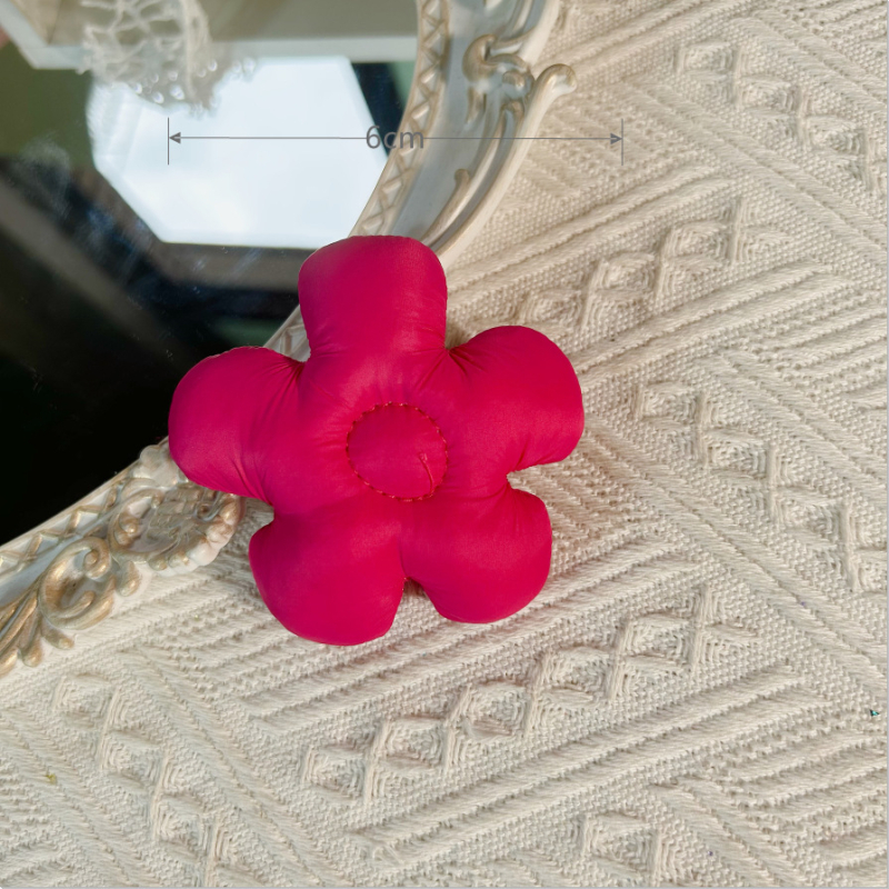 Textil kiegészítők: ötpetálos virág textilből, pamut töltettel — DIY brooch gyerekruhákhoz, származás: Jinhua, 2023 tavasz